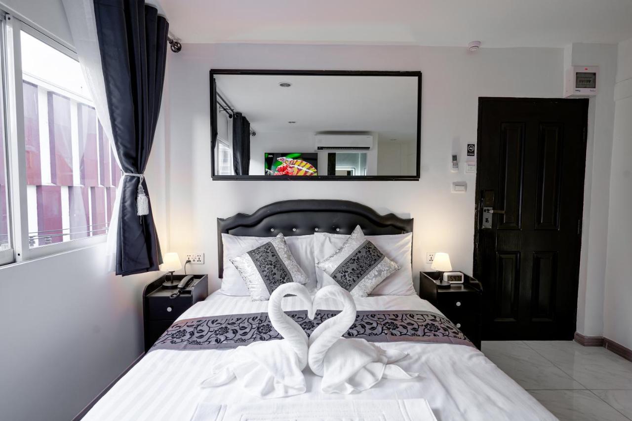 Thonglor Suites Hotel Bangkok Exterior photo